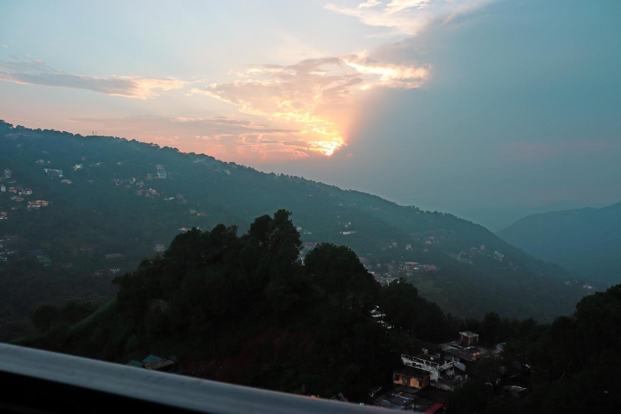 Rosetum Kasauli Hotel Bagian luar foto
